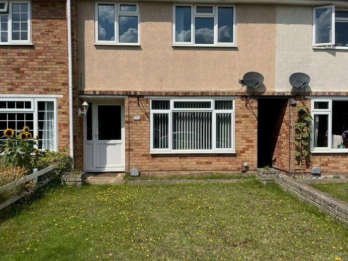 3 Bedroom Detached House To Rent In West End, Woking, GU24