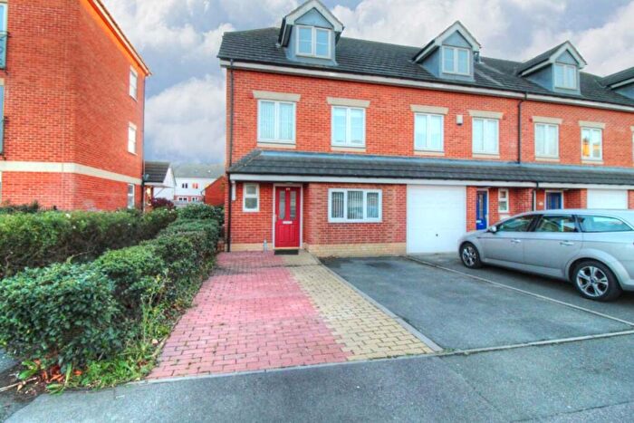 4 Bedroom End Of Terrace House To Rent In Palgrave Road, Bedford, MK42