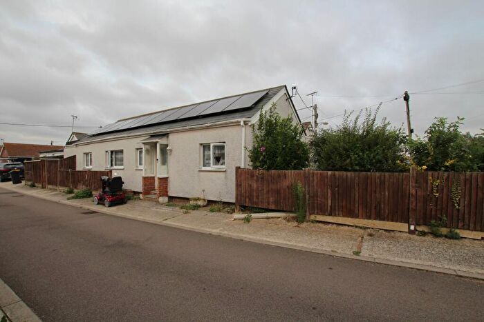 4 Bedroom Bungalow For Sale In Midway, Jaywick, Clacton-on-Sea, CO15