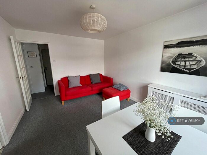 1 Bedroom Flat To Rent In Transom Close, London, SE16