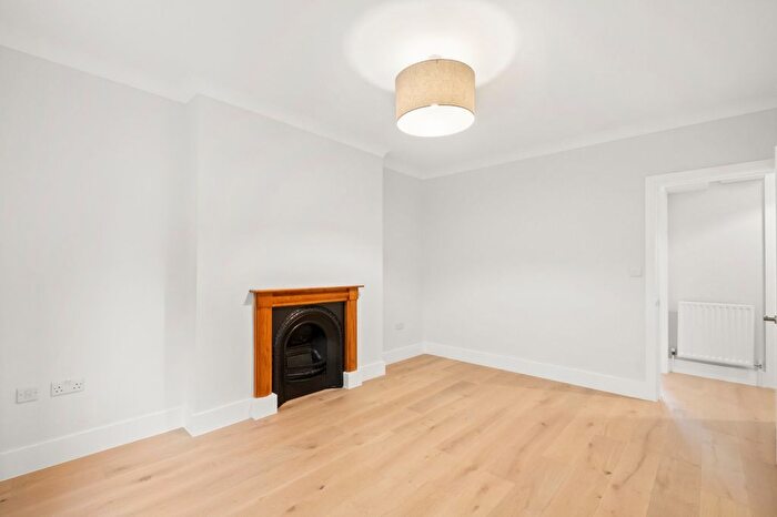 2 Bedroom Flat To Rent In Loveridge Road, Brondesbury, NW6