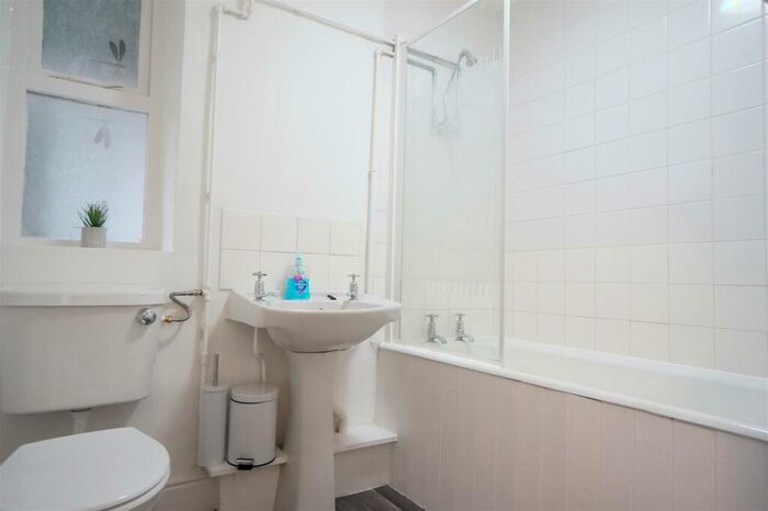 2 Bedroom Apartment To Rent In Holyhead Road, Bangor, LL57