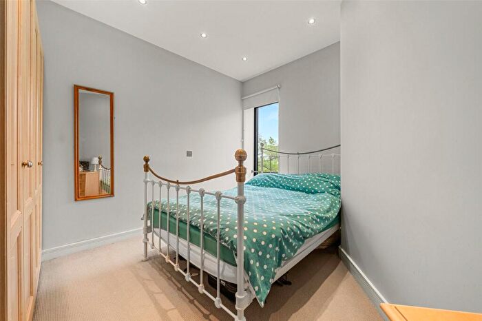 1 Bedroom Apartment For Sale In London Road, Bracknell, Berkshire, RG12
