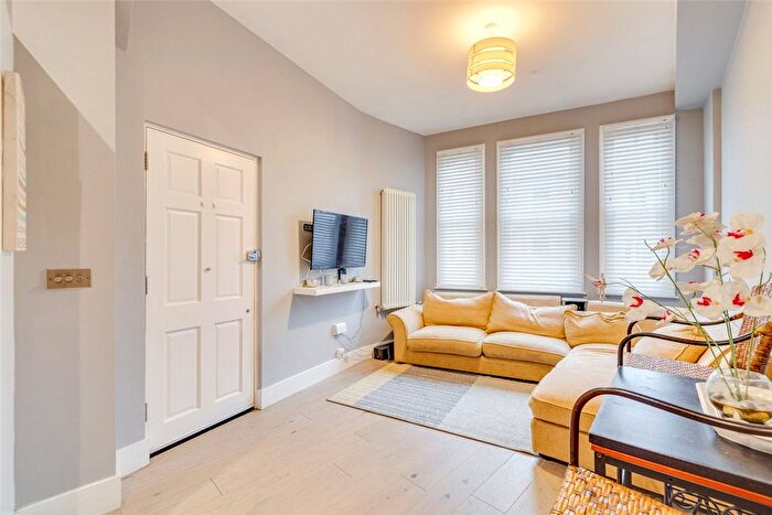 3 Bedroom Flat To Rent In Stephendale Road, London, SW6