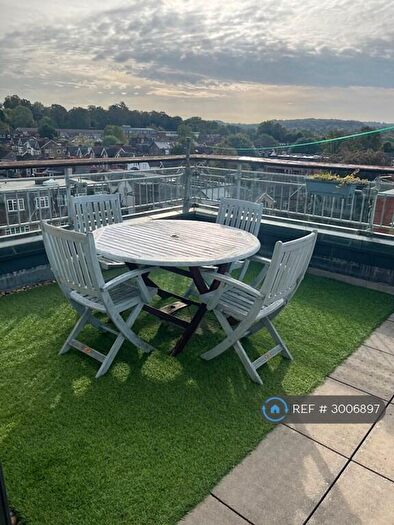 2 Bedroom Flat To Rent In Skyline Court, Croydon, CR0