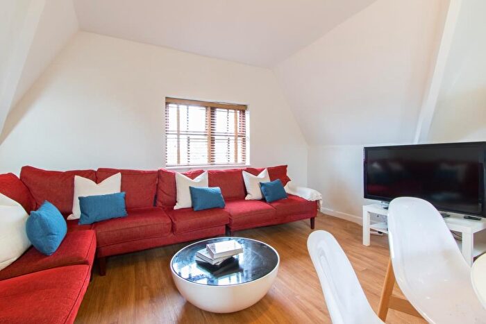 7 Bedroom Flat To Rent In Ladybarn Road, Manchester, M14