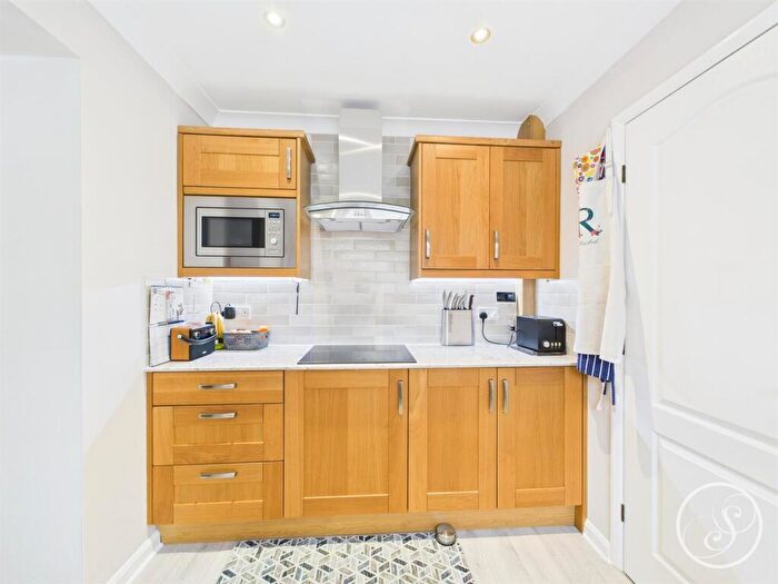 5 Bedroom Detached House For Sale In Oakdale Meadow, Leeds, LS14