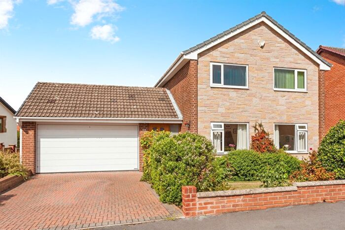 4 Bedroom Detached House For Sale In Lyndale Drive, Wrenthorpe, Wakefield, WF2