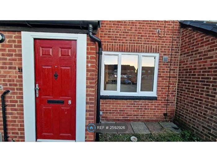 1 Bedroom Flat To Rent In Columbine Way, Romford, RM3