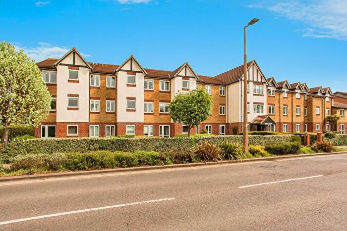 1 Bedroom Flat For Sale In Station Road, Thorpe Bay, Essex, SS1
