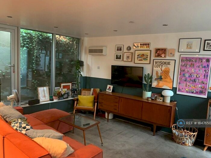 1 Bedroom Flat To Rent In Cedar Mews, London, SE4