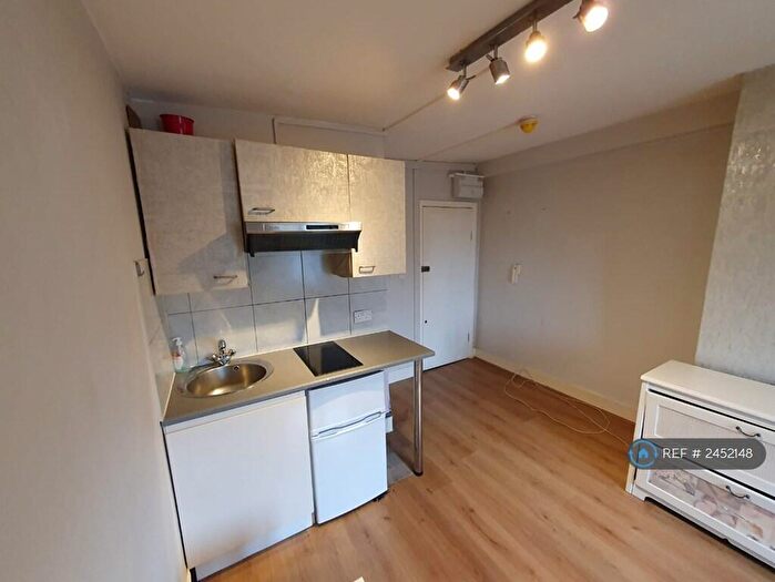 Studio To Rent In Park Parade, London, NW10