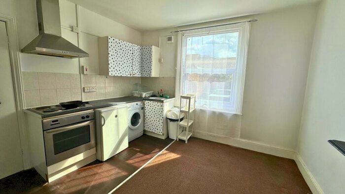 1 Bedroom Flat To Rent In West Street, St Philips, BS2