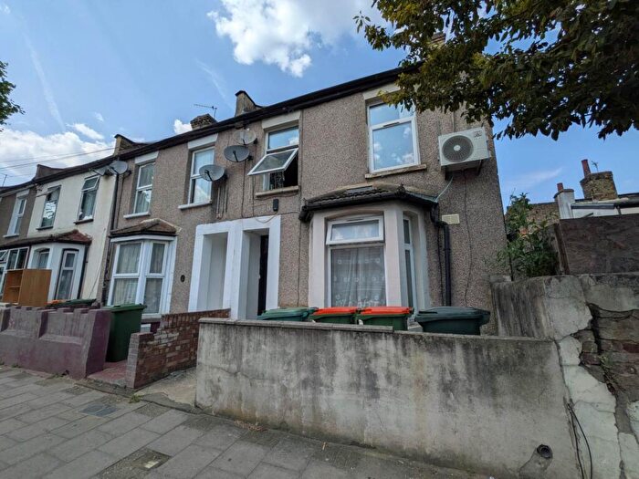 4 Bedroom Terraced House For Sale In Finden Road, London, E7