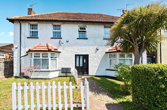 2 Bedroom Maisonette For Sale In Chesterfield Road, Barnet, EN5