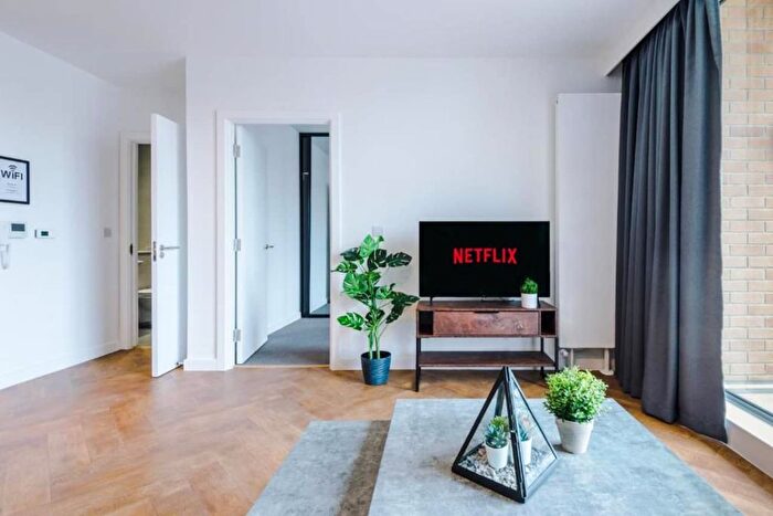 1 Bedroom Flat To Rent In Oldham Road, Manchester, M4