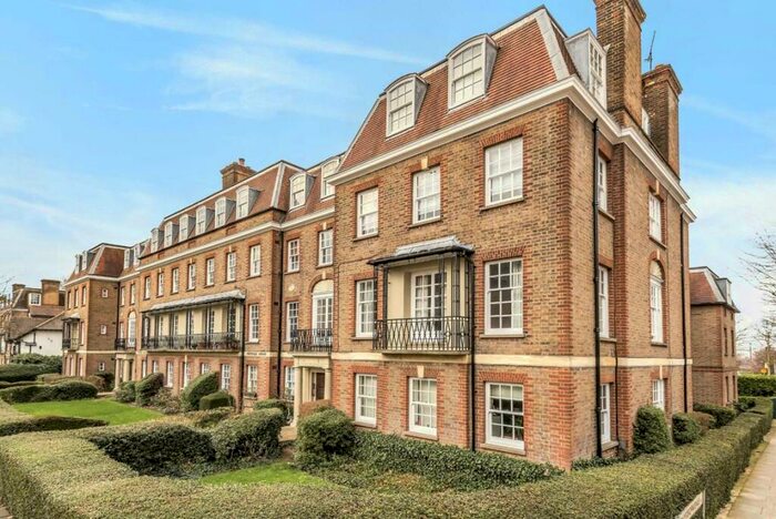 3 Bedroom Flat To Rent In Fortis Green, London, N10