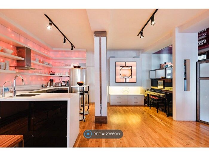 2 Bedroom Flat To Rent In Park Mews, London, W10