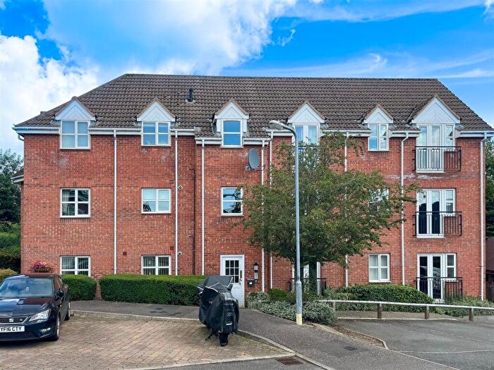 2 Bedroom Apartment To Rent In Hanbury Close, Middlemore, Daventry, NN11