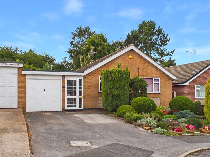 3 Bedroom Detached Bungalow For Sale In Grange Close, Lambley, Nottingham, NG4