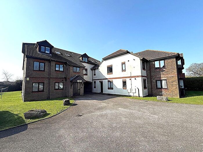 1 Bedroom Flat For Sale In - Wimborne Road, Oakdale, Poole, BH15