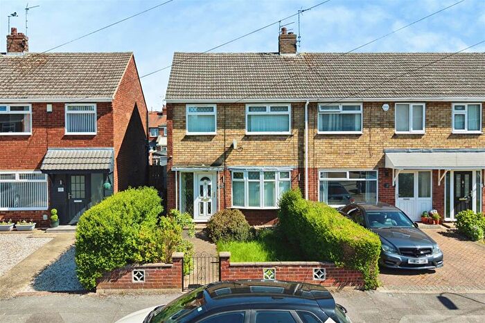 3 Bedroom End Of Terrace House For Sale In Daville Close, Hull, HU5