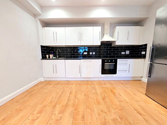 2 Bedroom Flat To Rent In Holloway Road, Holloway, N19