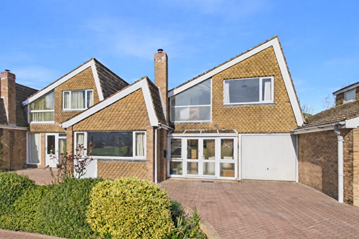 3 Bedroom Link Detached House For Sale In Van Diemens Close, Chinnor, Oxfordshire, OX39