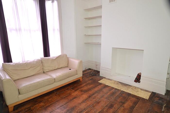 1 Bedroom Apartment For Sale In Selhurst Road, London, SE25