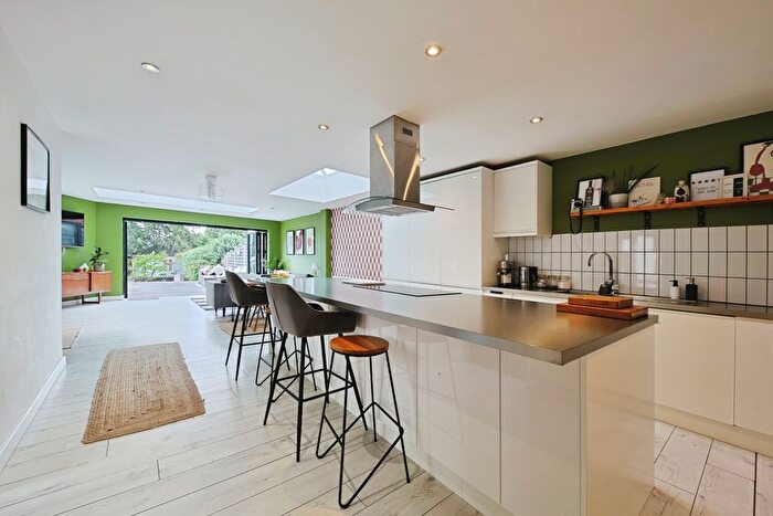 4 Bedroom Semi-Detached House For Sale In Beverley Road, Anlaby, HU10