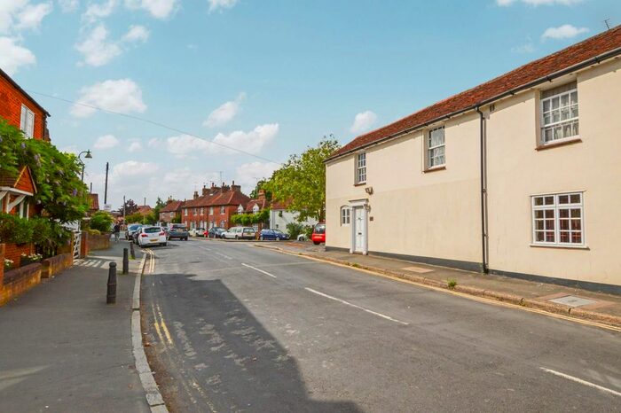 1 Bedroom Flat To Rent In High Street, Ripley, Woking, Surrey, GU23