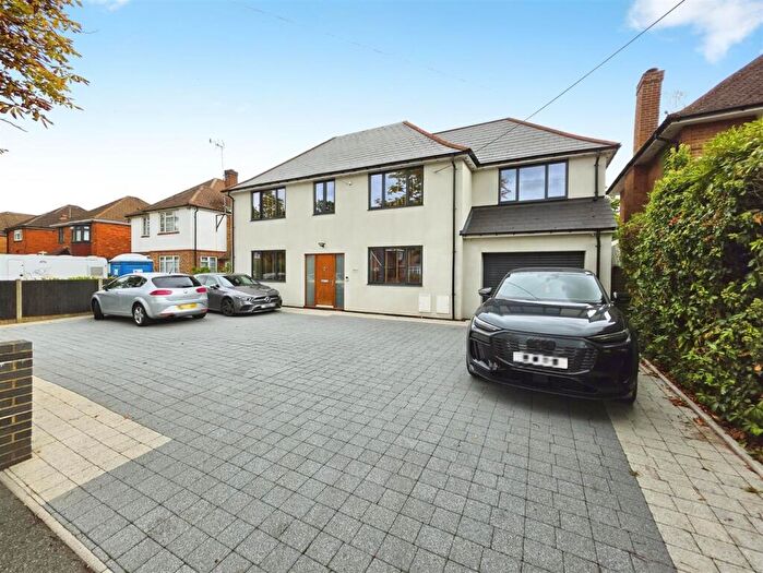 4 Bedroom Detached House For Sale In Prospect Road, Farnborough, GU14