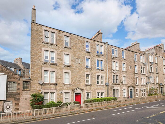 2 Bedroom Flat To Rent In Forfar Road, Dundee, DD4