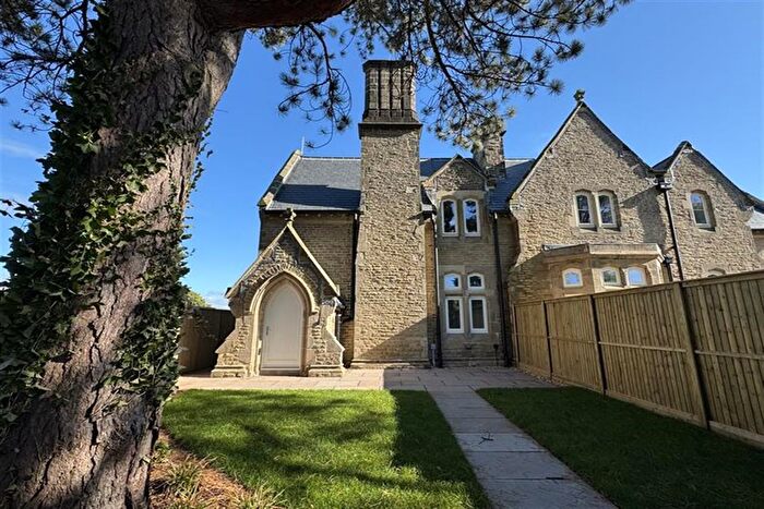 3 Bedroom Mews To Rent In Headmaster Way, Macclesfield, SK10