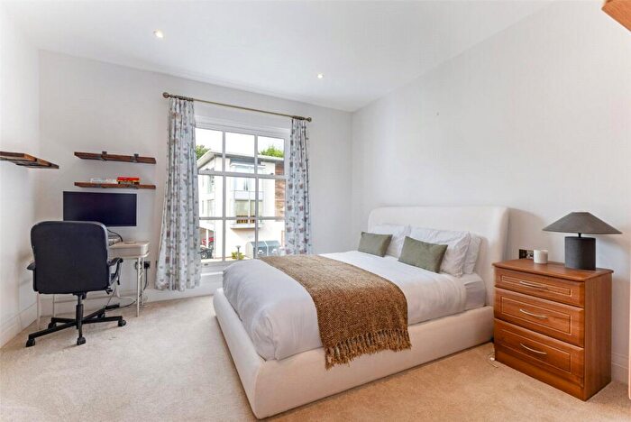 2 Bedroom Apartment For Sale In Dee Hills Park, Chester, Cheshire, CH3