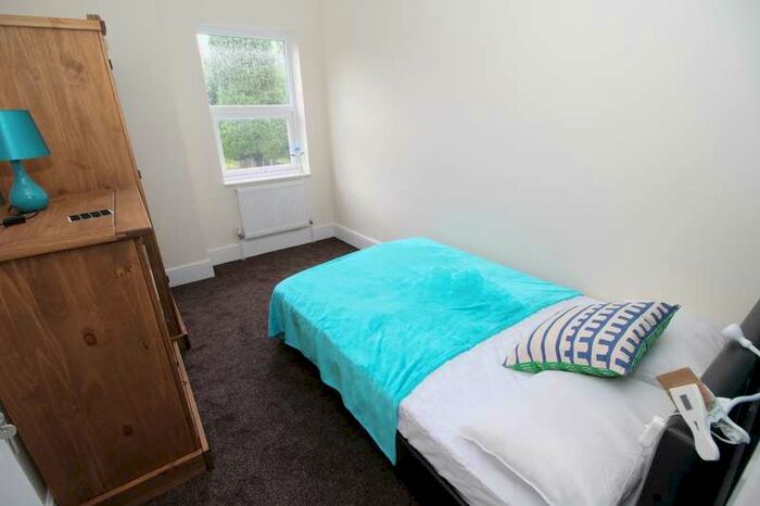 1 Bedroom Leisure Facility Commercial To Rent In Victoria Road, Wednesfield, Wolverhampton, WV11