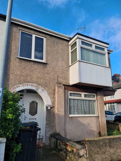 2 Bedroom Flat To Rent In Ronald Avenue, Llandudno Junction, LL31