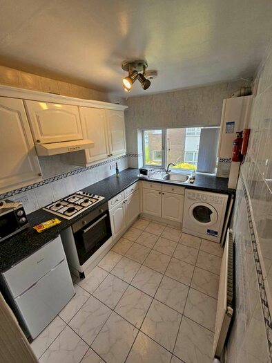 1 Bedroom Flat To Rent In Polygon, Eccles, M30