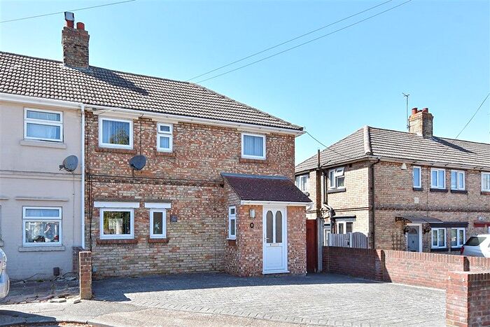 3 Bedroom Semi-Detached House For Sale In Dickens Road, Rochester, Kent, ME1