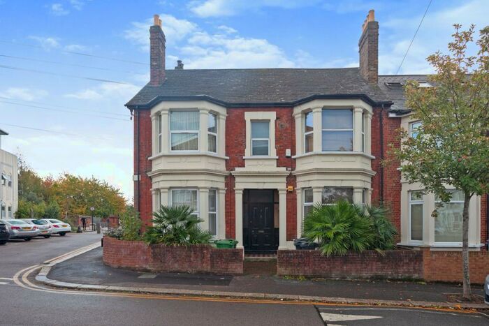 2 Bedroom Flat To Rent In St. Mary Road, Walthamstow Village, London, E17