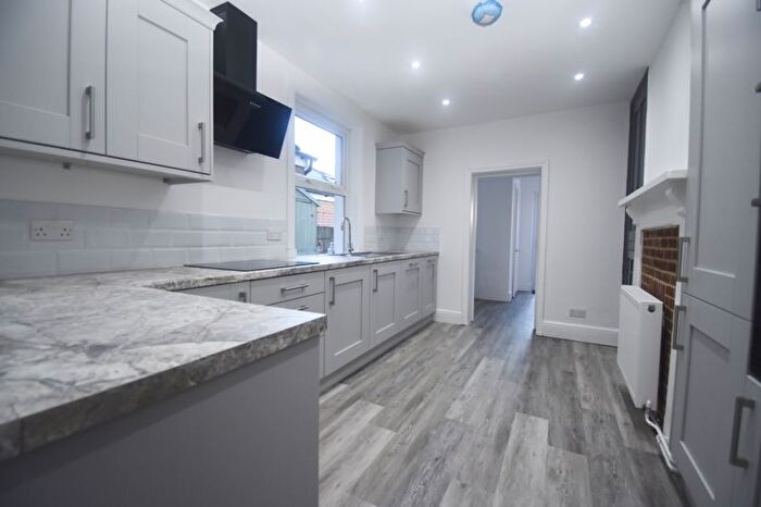 4 Bedroom Terraced House To Rent In Beaconsfield Road, Basingstoke, RG21