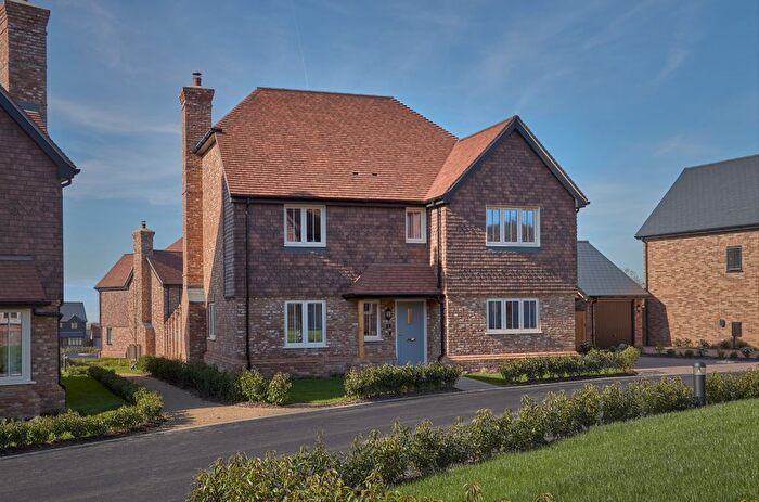 4 Bedroom Detached House For Sale In View Road, Cliffe Woods, ME3