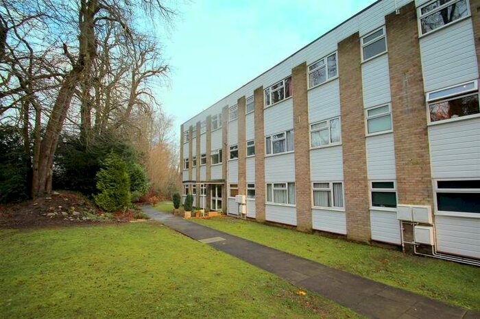 2 Bedroom Flat To Rent In Downswood, Reigate, RH2