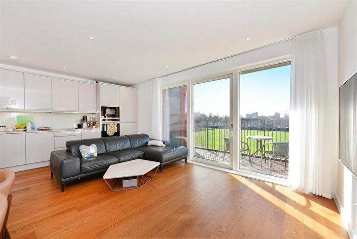 3 Bedroom House For Sale In Lismore Boulevard, London, NW9