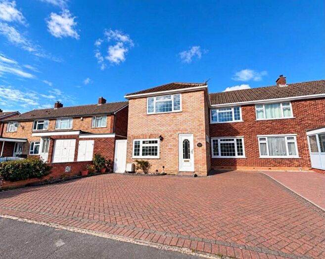 4 Bedroom Semi Detached House To Rent In Cresswell Road, Newbury, RG14