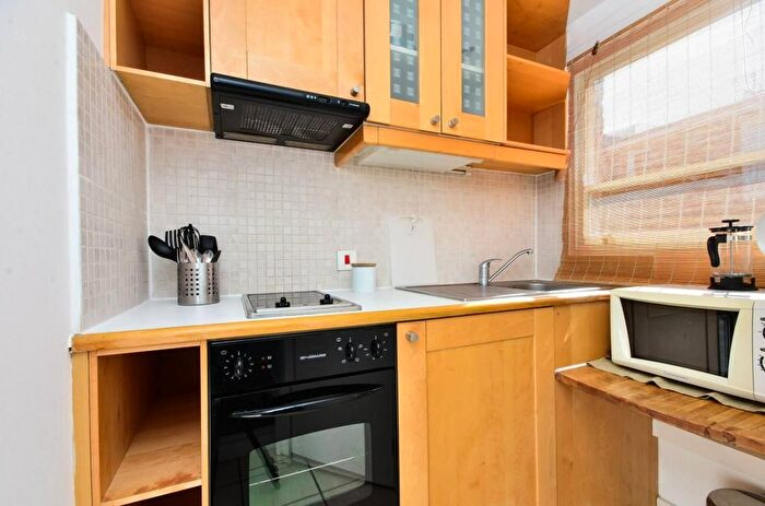 Studio To Rent In Fairholme Road, London, W14