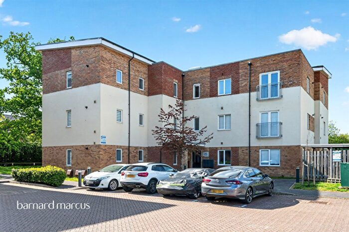 1 Bedroom Flat For Sale In Thornton Close, Leatherhead, KT22
