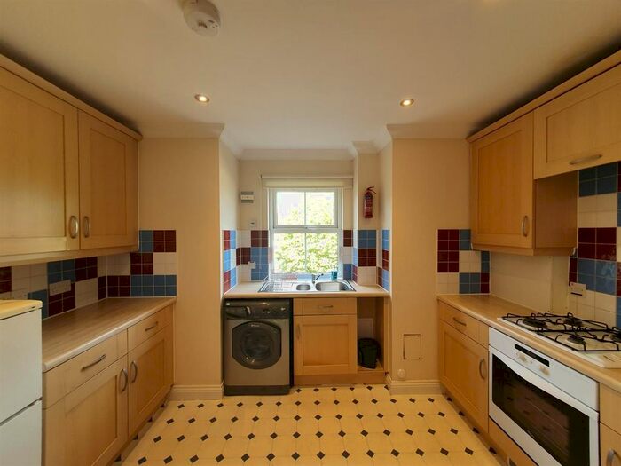 3 Bedroom Flat To Rent In Venneit Close, Oxford, OX1