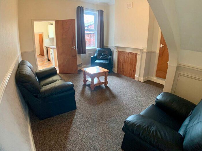 3 Bedroom Terraced House To Rent In Jarrom Street, Leicester, LE2