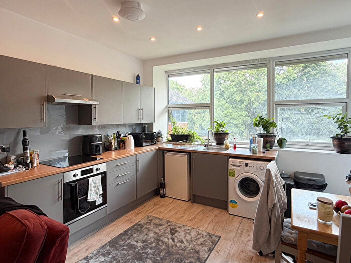 1 Bedroom Flat To Rent In Windsor Road, Trowbridge, BA14